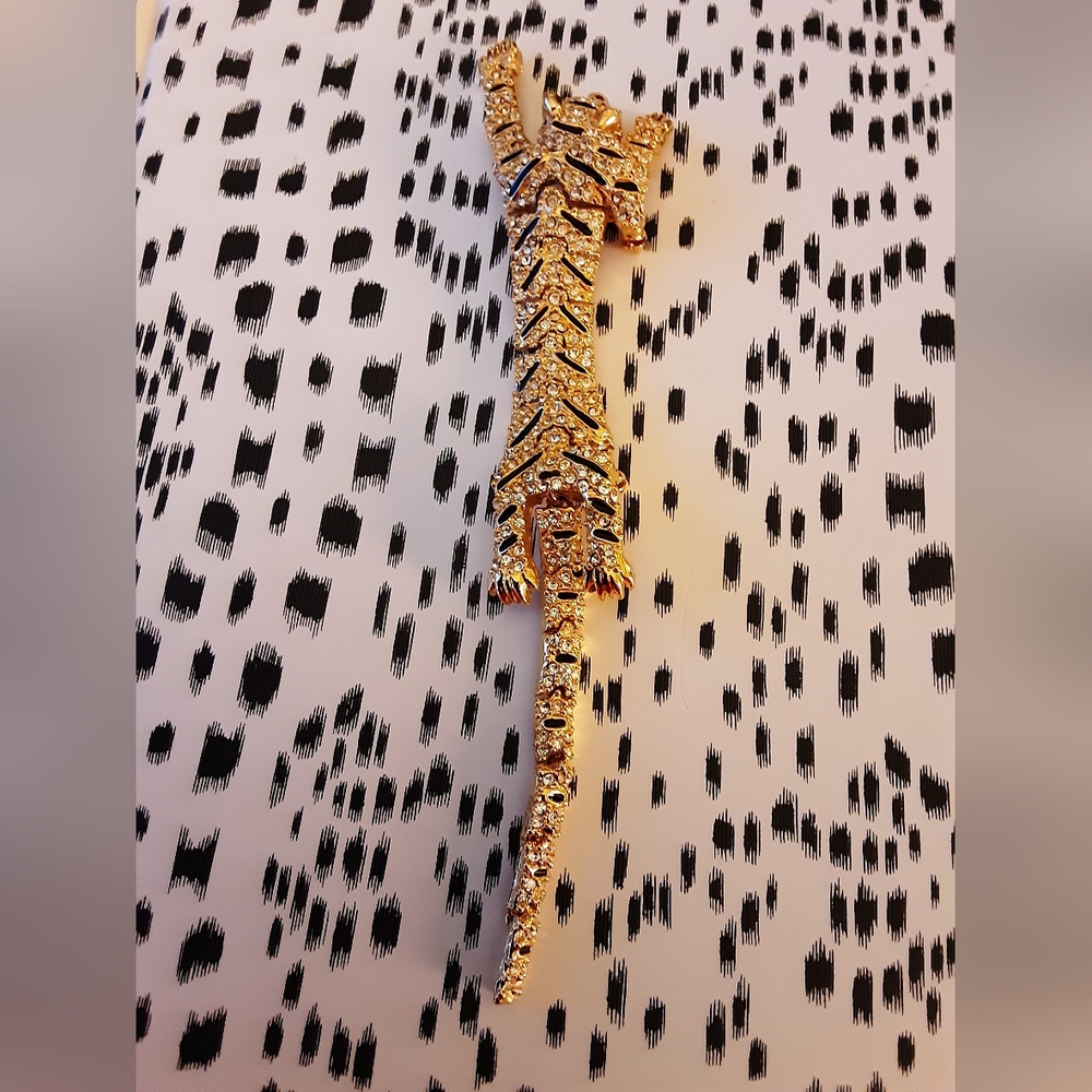 Beautiful Moveable Huge Leopard Brooch